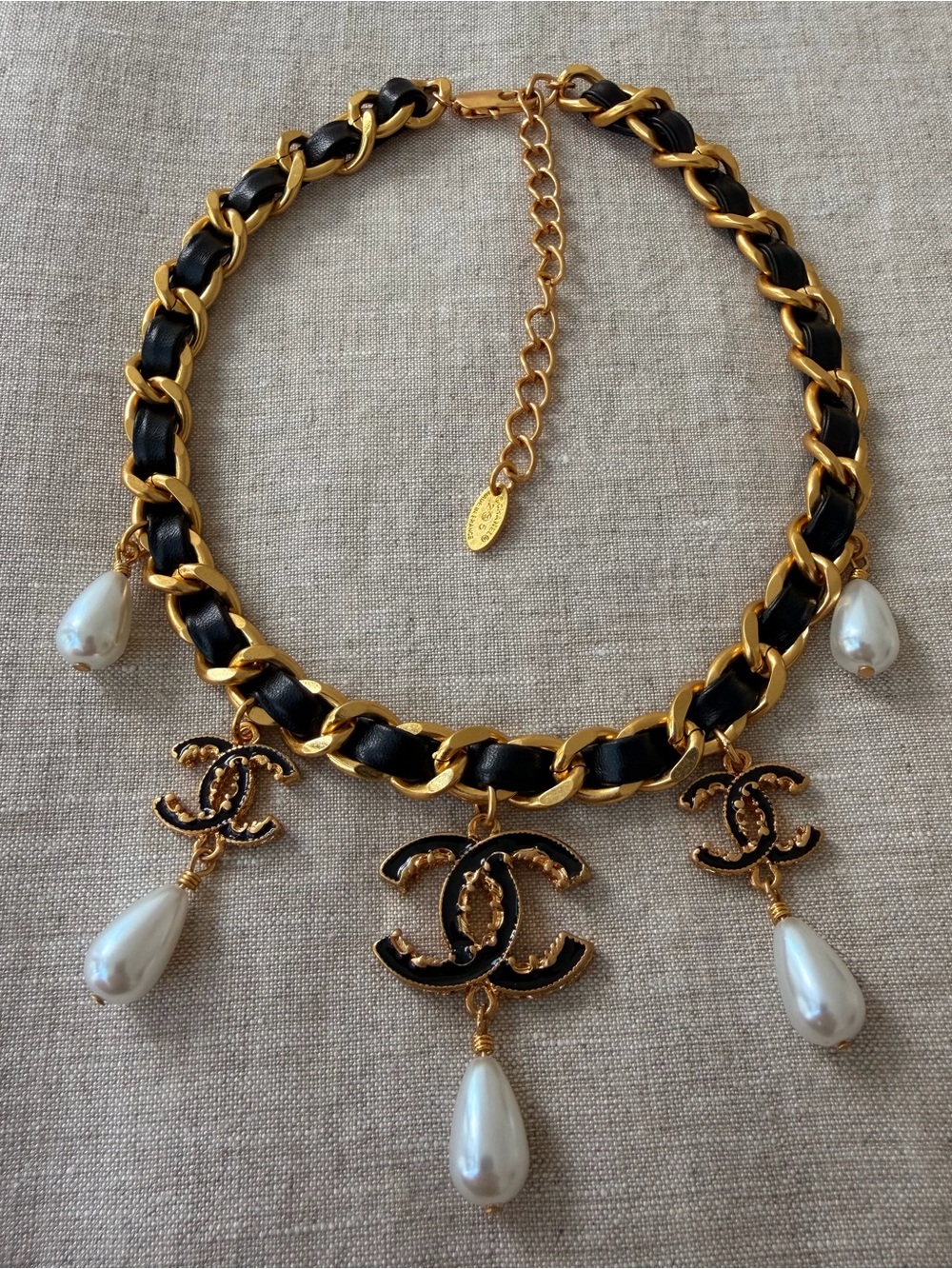 ✨Vintage Chanel Gold & Black Chain Necklace with Pearl Drops🖤